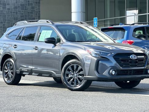 Used 2025 Subaru Outback Onyx Edition image 2