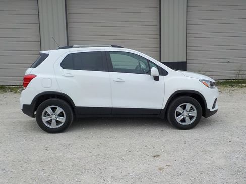 Used 2022 Chevrolet Trax LT w/ LT Convenience Package AWD/4WD image 4
