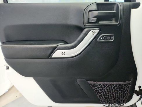 Used 2016 Jeep Wrangler Unlimited Rubicon w/ Dual Top Group image 22