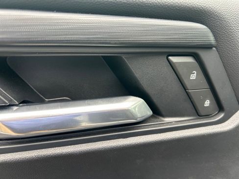 Used 2025 GMC Acadia Elevation image 11