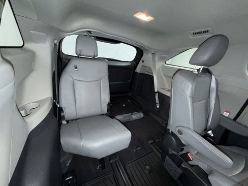 Used 2024 Toyota Sienna XLE w/ XLE Plus Package AWD/4WD image 19