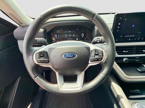 Used 2025 Ford Explorer Active AWD/4WD image 11