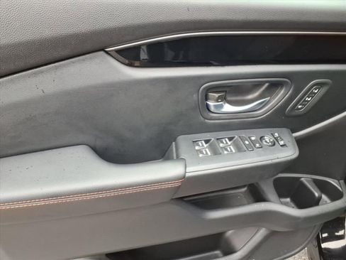 Used 2023 Honda Pilot TrailSport image 17