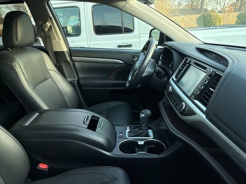 Used 2018 Toyota Highlander Limited image 18