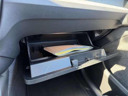 Certified 2025 Volvo XC40 B5 Plus image 29