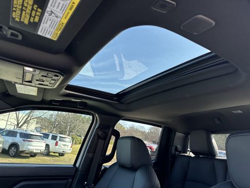 Used 2025 Toyota Tacoma TRD Off-Road w/ TRD Off Road Premium Package image 31