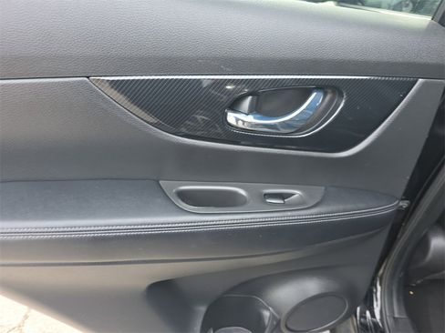 Used 2018 Nissan Rogue SL w/ Premium Package image 9