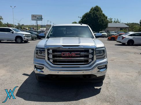 Used 2018 GMC Sierra 1500 SLT AWD/4WD image 3