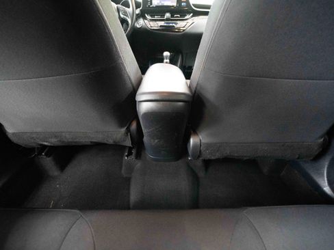 Used 2018 Toyota C-HR XLE FWD image 22