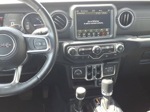 Used 2022 Jeep Wrangler Unlimited Sahara AWD/4WD image 5