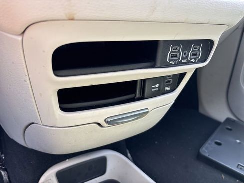 Used 2022 Chrysler Pacifica Touring-L image 24