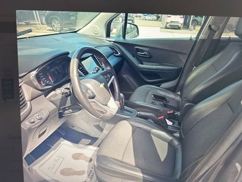 Used 2019 Chevrolet Trax LT w/ LT Convenience Package image 9