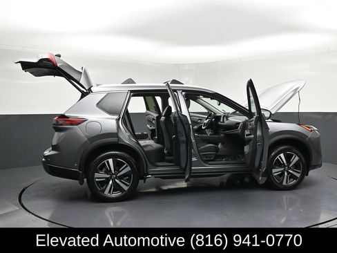 Used 2025 Nissan Rogue SL AWD/4WD image 34