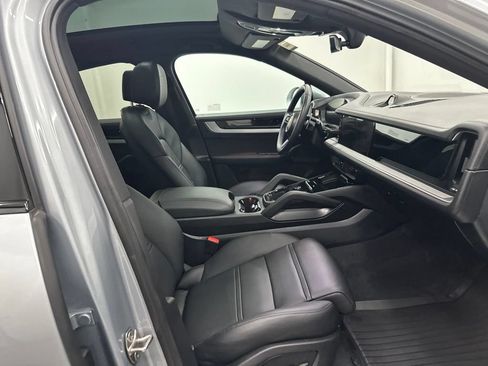 Used 2024 Porsche Cayenne Coupe AWD/4WD image 28