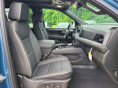 New 2025 Chevrolet Suburban Premier w/ Sun And Tow Package image 19