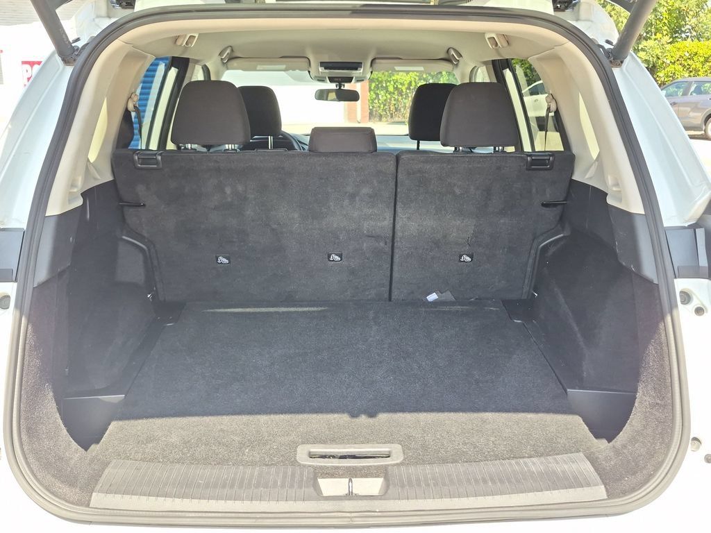 Certified 2024 Nissan Rogue SV FWD image 28