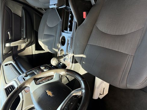 Used 2015 Chevrolet Traverse LT w/ Style and Technology Package FWD image 12