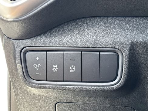 Certified 2025 Kia Soul LX w/ LX Technology Package FWD image 29