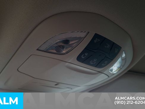 Used 2023 Chrysler Voyager LX FWD image 16