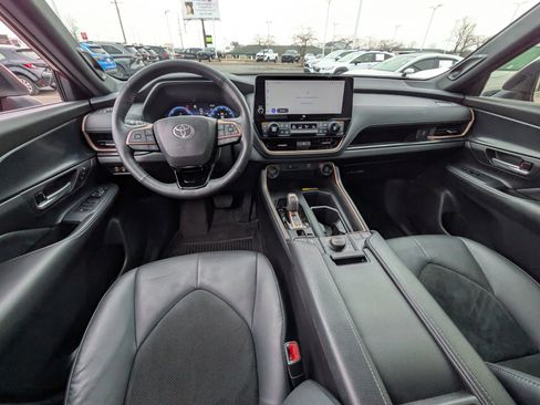 Certified 2025 Toyota Grand Highlander Hybrid MAX Platinum image 14