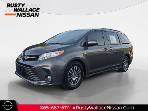 Used 2019 Toyota Sienna XLE FWD image 1