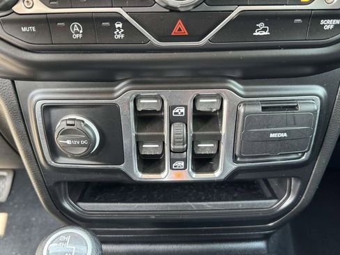 Used 2022 Jeep Gladiator Sport AWD/4WD image 21