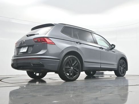 Used 2022 Volkswagen Tiguan SE R-Line AWD/4WD image 35