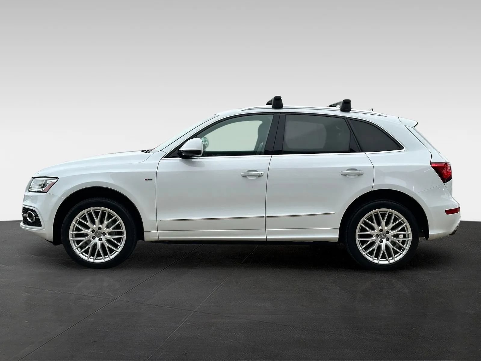 Used 2017 Audi Q5 2.0T Premium Plus w/ Technology Package AWD/4WD image 4