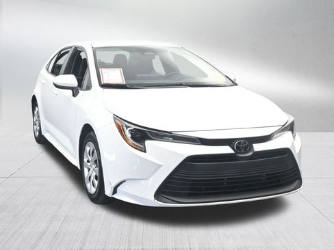 Used 2024 Toyota Corolla LE image 11