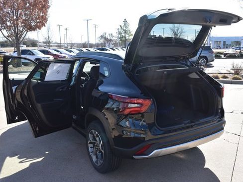 New 2026 Chevrolet Trax LT image 16