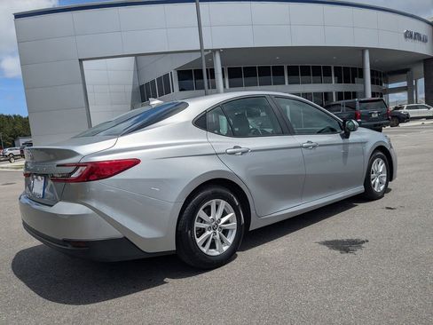 Used 2025 Toyota Camry LE FWD image 4