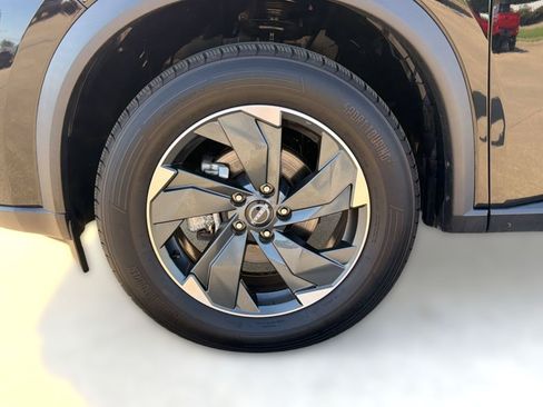 Used 2024 Nissan Rogue SV AWD/4WD image 11