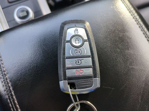 Used 2022 Ford Explorer XLT w/ Equipment Group 202A AWD/4WD image 26
