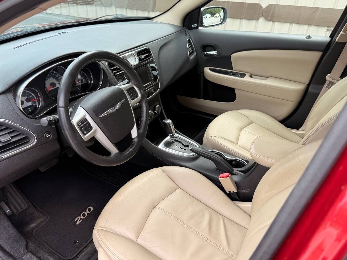 Used 2014 Chrysler 200 Limited w/ Sun/Sound Group FWD image 9