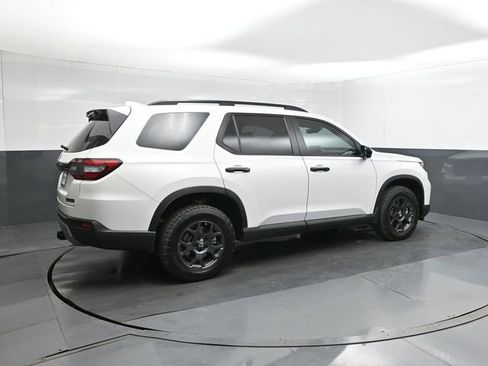 New 2025 Honda Pilot TrailSport image 11