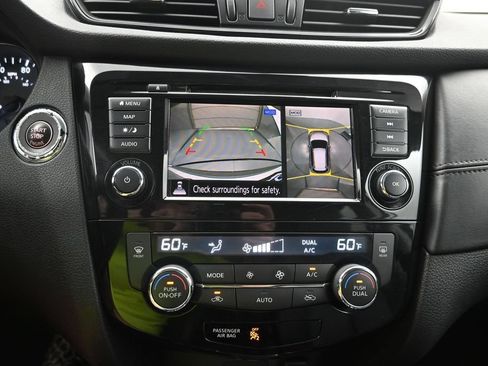 Used 2019 Nissan Rogue SL FWD image 17