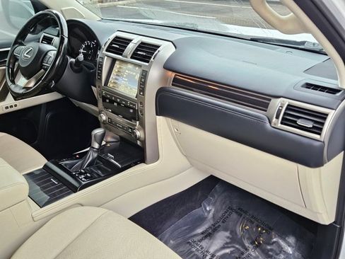 Used 2020 Lexus GX 460 Premium w/ Premium Package AWD/4WD image 24