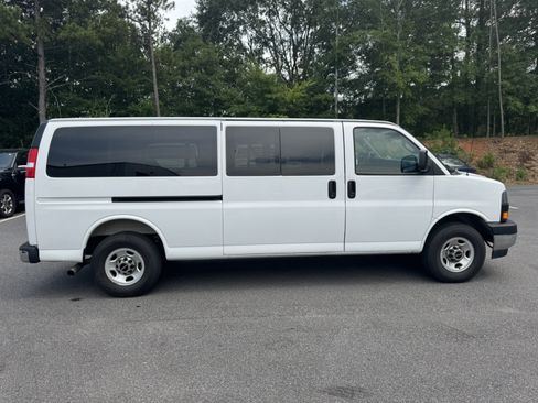 Used 2025 GMC Savana 3500 LT w/ LT Preferred Equipment Group RWD image 4