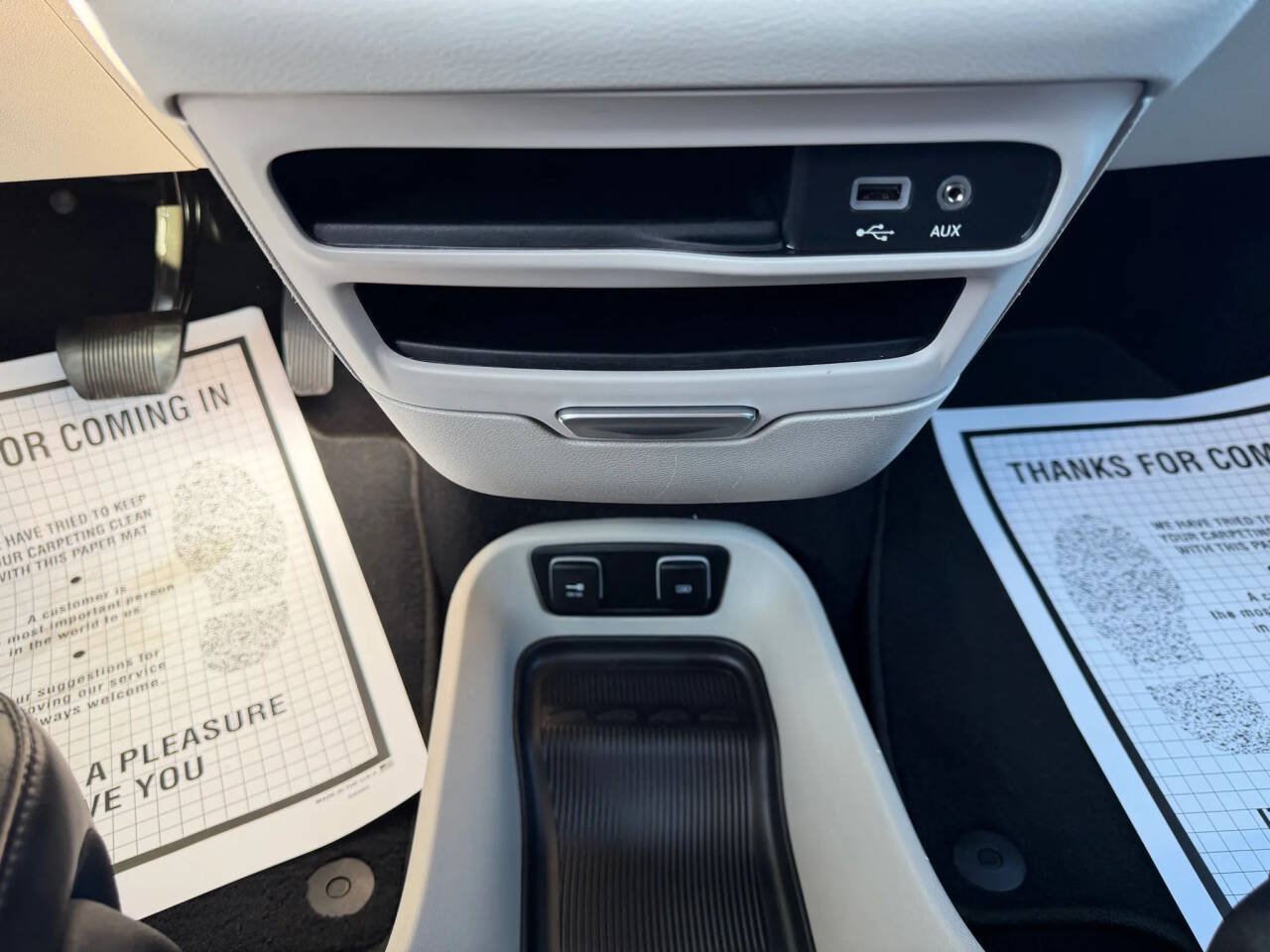 Used 2020 Chrysler Voyager Lxi FWD image 27