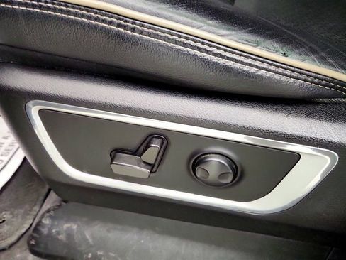 Used 2023 RAM 1500 Laramie AWD/4WD image 10