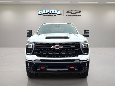 Used 2025 Chevrolet Silverado 2500 ZR2 image 9