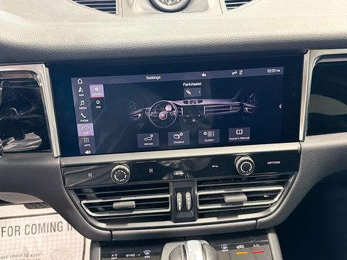 Certified 2023 Porsche Macan AWD/4WD image 29