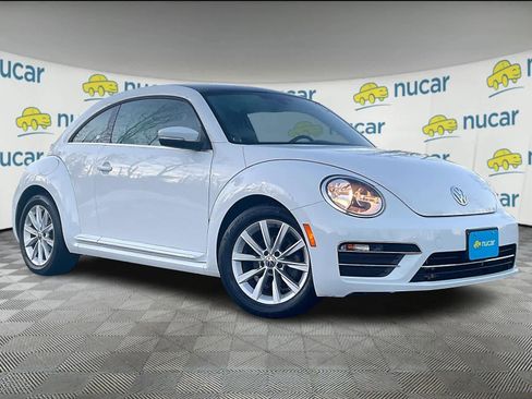 Used 2019 Volkswagen Beetle 2.0T SE image 1