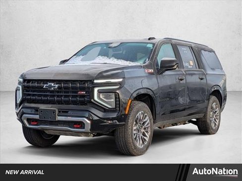 Used 2025 Chevrolet Suburban Z71 image 1