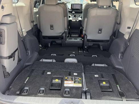 Used 2023 Toyota Sienna XLE FWD image 34