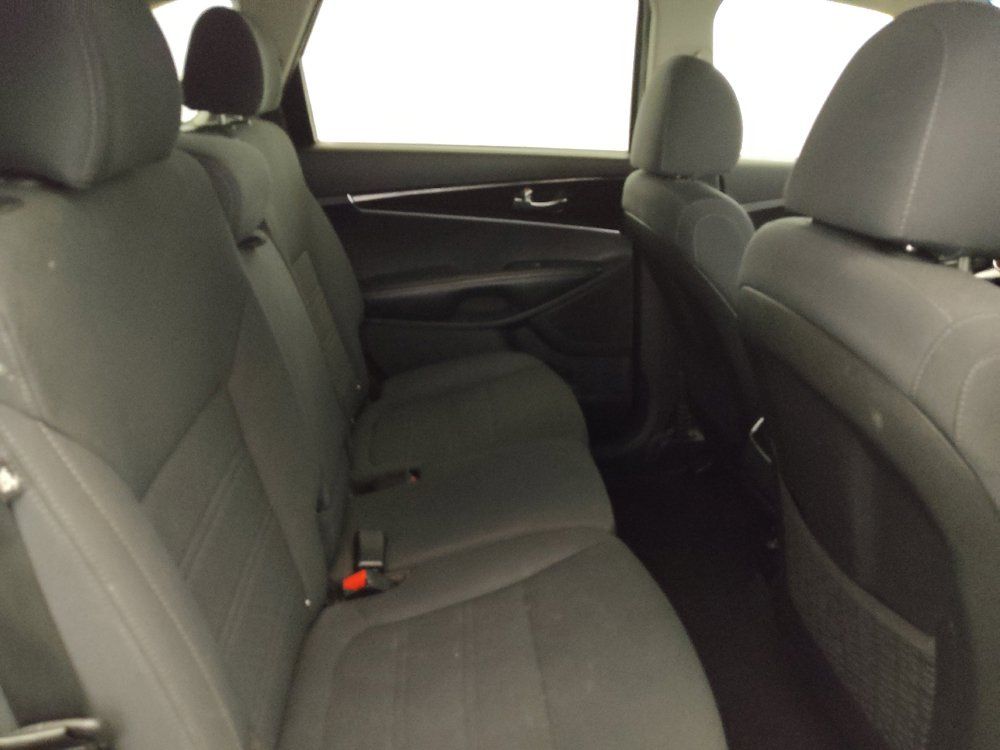 Used 2019 Kia Sorento FWD V6 image 19