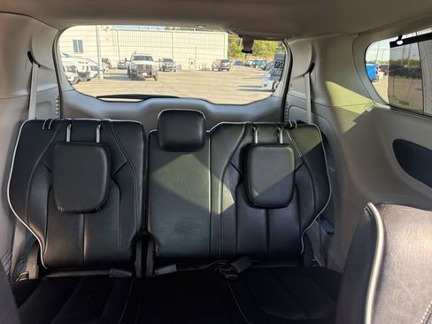 Used 2024 Chrysler Pacifica Limited FWD image 32