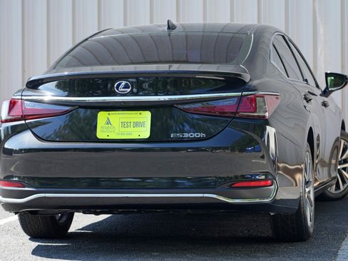 Used 2021 Lexus ES 300h w/ Accessory Package 2 FWD image 4