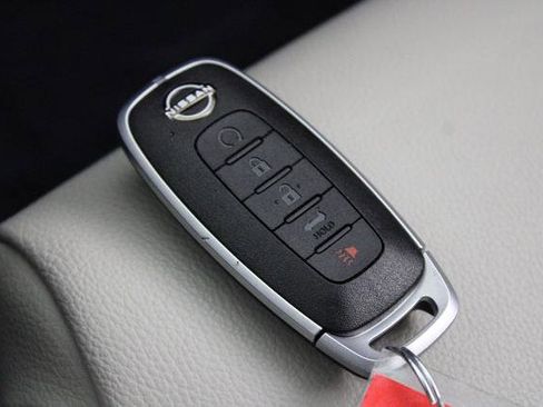 Certified 2025 Nissan Rogue SL image 27