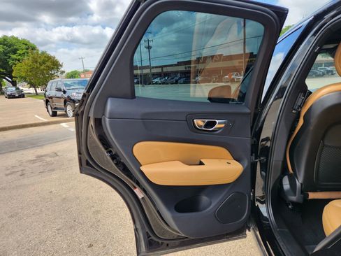 Used 2019 Volvo XC60 T5 Inscription w/ Protection Package Premier image 11